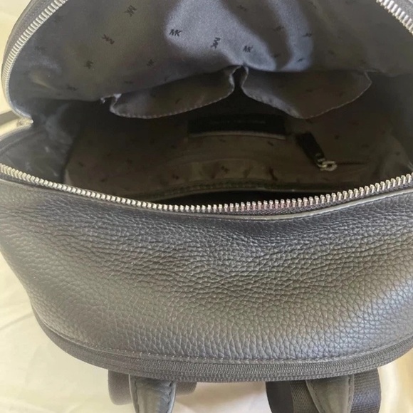 Michael Kors Hudson Logo Stripe Black Pebbled Leather Backpack NWT RARE - Picture 3 of 10